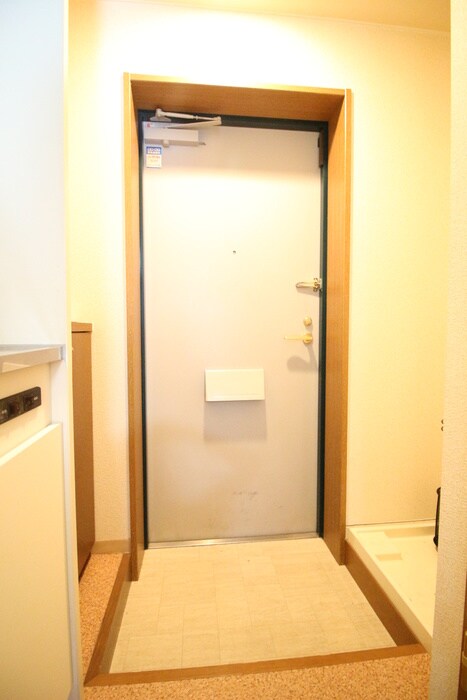 物件内観写真14　(玄関)