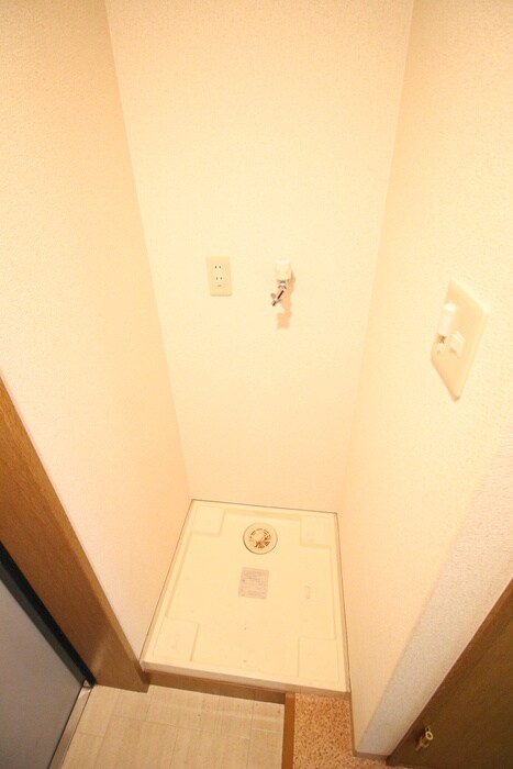 物件内観写真18　(洗濯機置場)