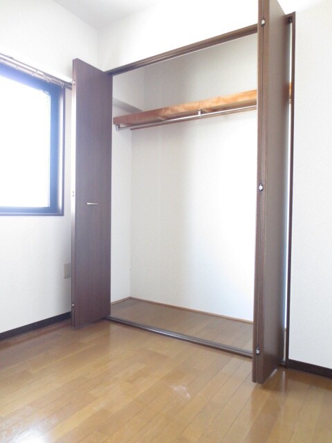 物件内観写真12　(収納)