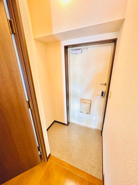 物件内観写真14　(玄関)