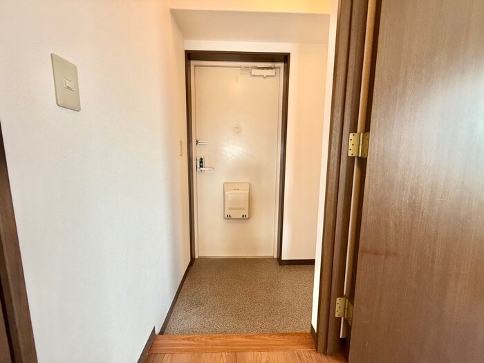 物件内観写真16　(玄関)