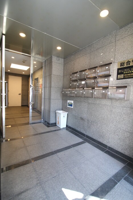 物件外観写真2　(エントランス部分)