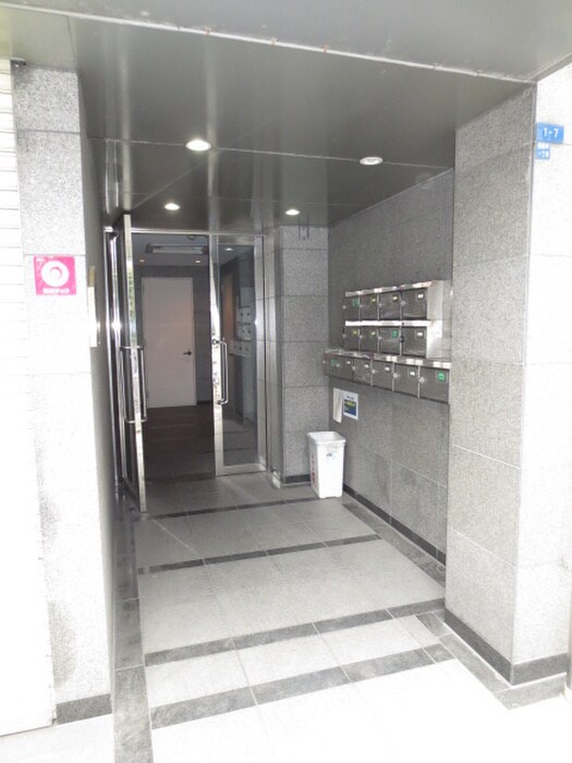 物件外観写真5　(エントランス部分)