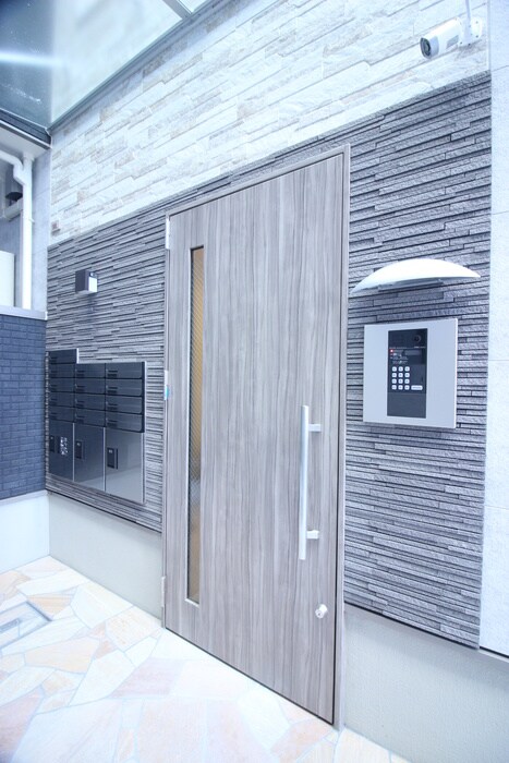 物件外観写真3　(エントランス部分)