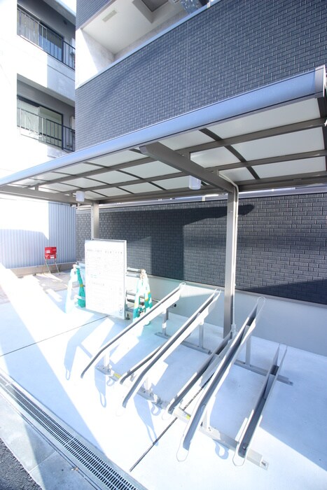 物件外観写真4　(駐輪場)