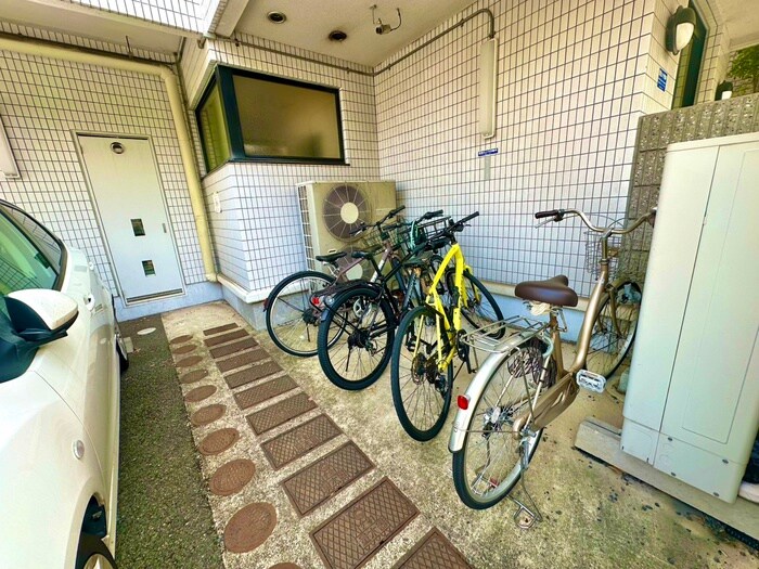 物件外観写真5　(駐輪場)