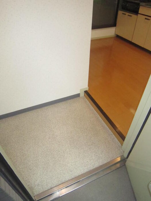 物件内観写真12　(玄関)