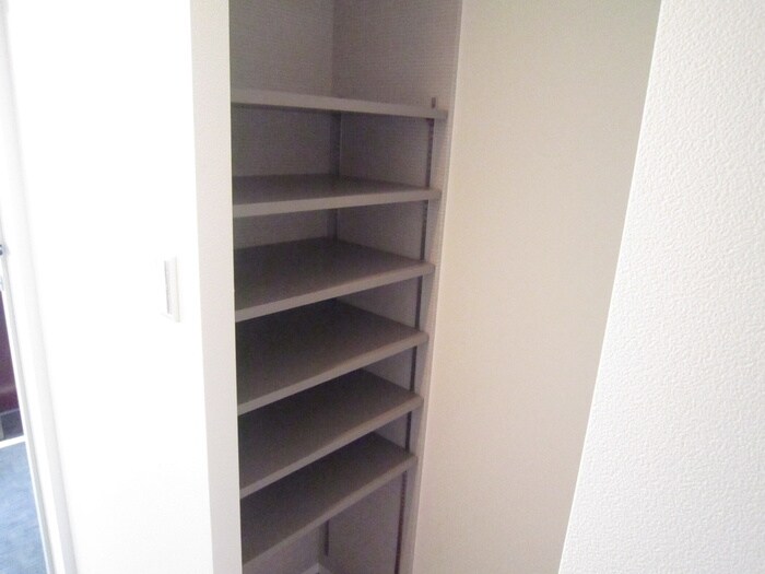 物件内観写真8　(靴箱)