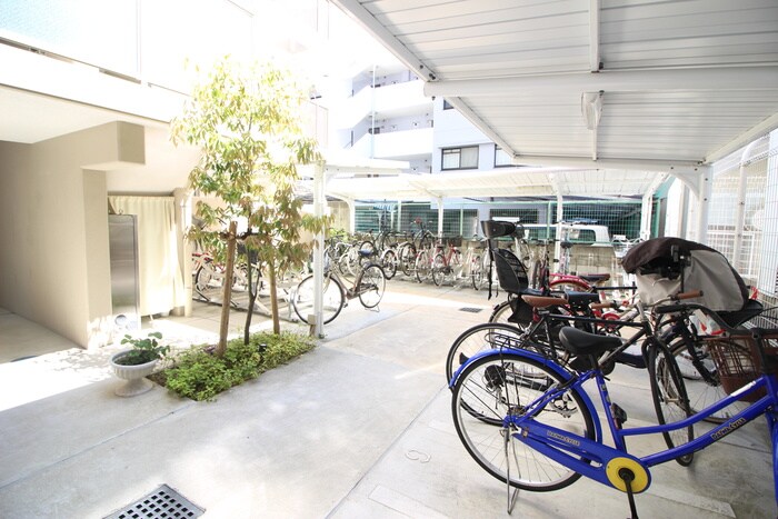 物件外観写真5　(駐輪場)