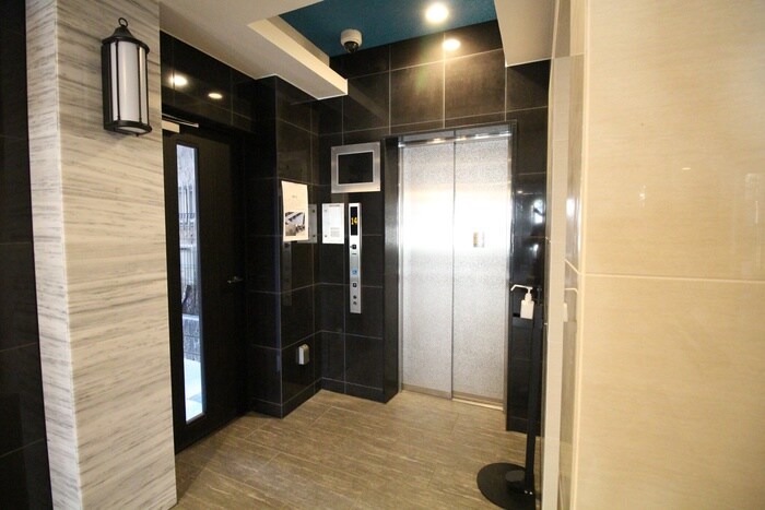 物件外観写真4　(エントランス部分)