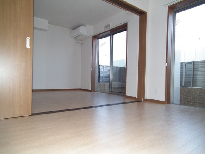 物件内観写真10　(居室)