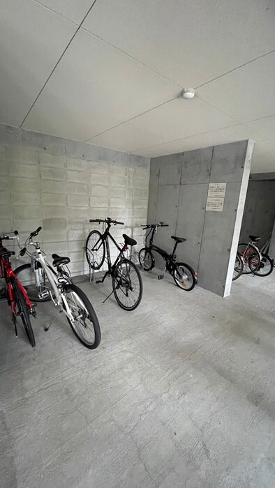 物件外観写真5　(駐輪場)