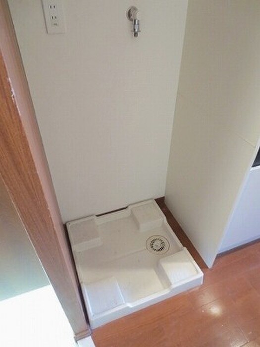 物件内観写真11　(洗濯機置場)