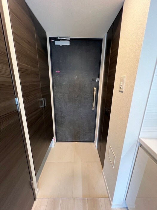 物件内観写真1　(玄関)