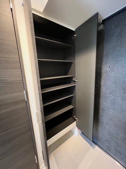 物件内観写真2　(靴箱)