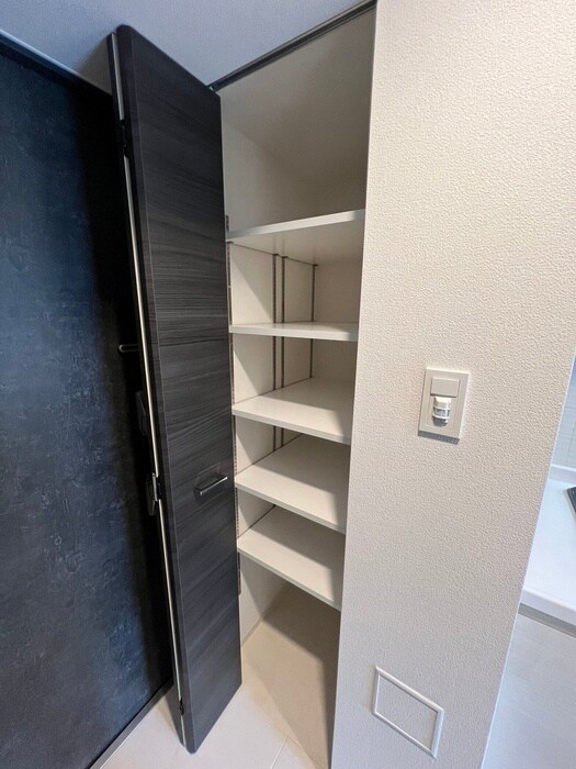 物件内観写真12　(収納)