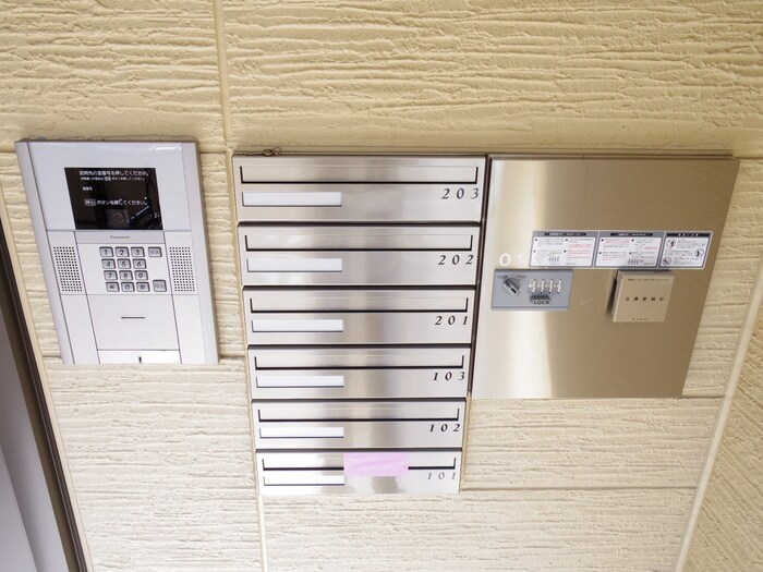 物件外観写真4　(エントランス部分)