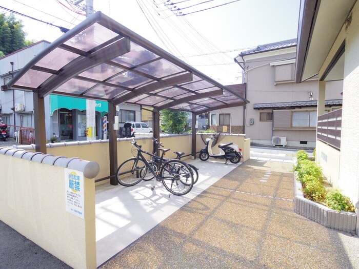 物件外観写真5　(駐輪場)