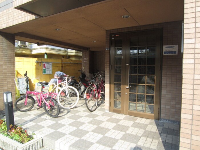 物件外観写真3　(エントランス部分)