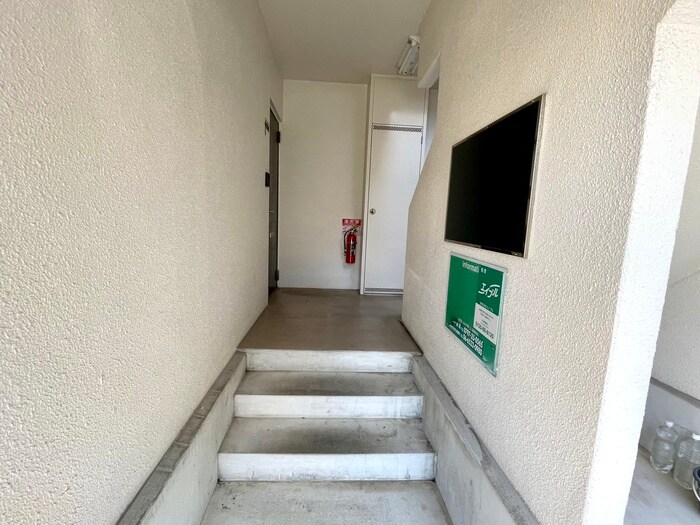 物件外観写真4　(エントランス部分)