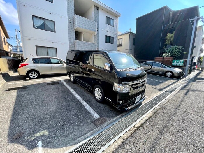 物件外観写真6　(駐車場)
