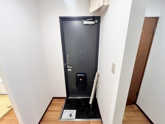 物件内観写真18　(玄関)