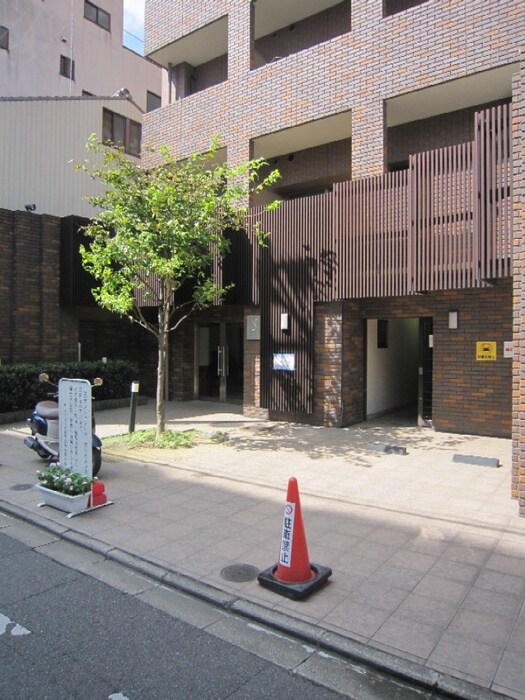 物件外観写真2　(エントランス部分)