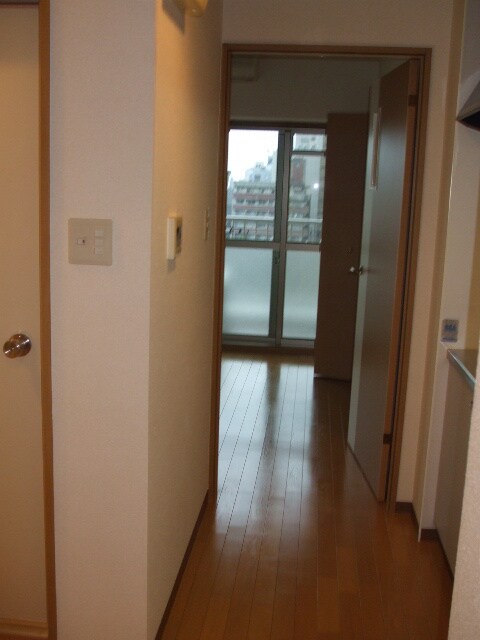 物件内観写真4　(廊下)