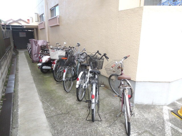 物件外観写真3　(駐輪場)