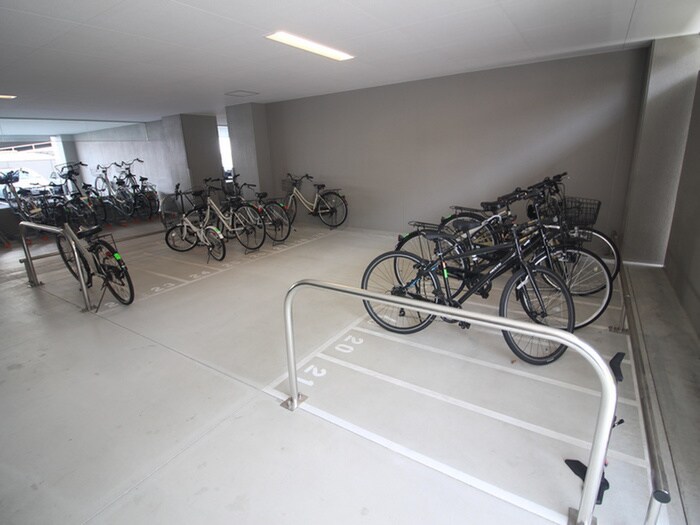 物件外観写真3　(駐輪場)
