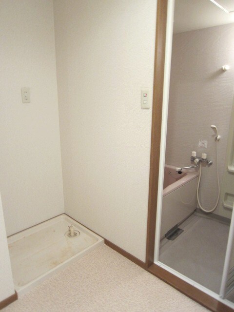 物件内観写真13　(洗濯機置場)