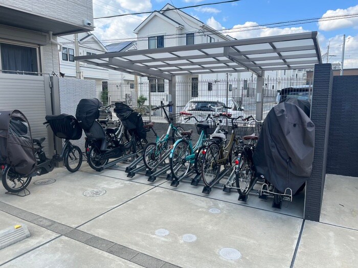 物件外観写真4　(駐輪場)