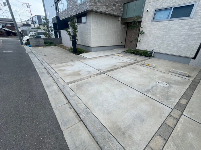 物件外観写真5　(駐車場)