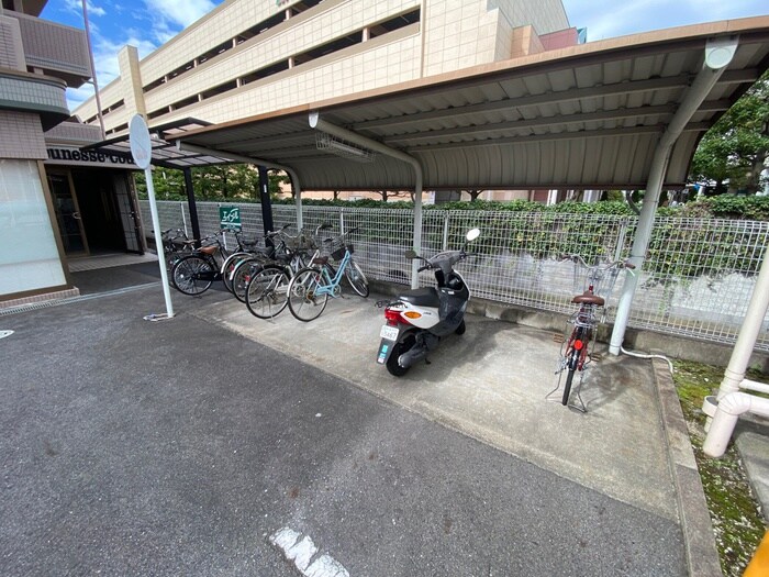 物件外観写真4　(駐輪場)