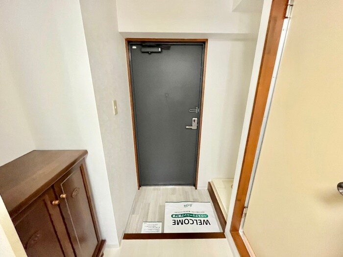 物件内観写真12　(玄関)