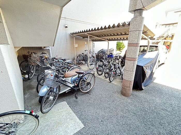 物件外観写真5　(駐輪場)