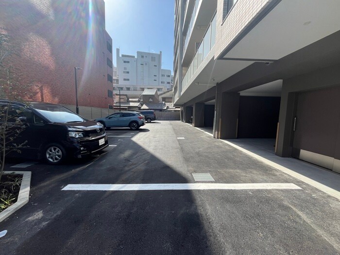 物件外観写真6　(駐車場)