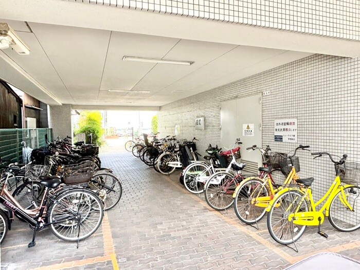 物件外観写真4　(駐輪場)