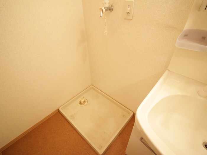 物件内観写真10　(洗濯機置場)