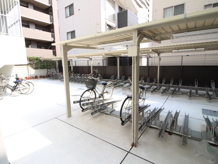 物件外観写真4　(駐輪場)