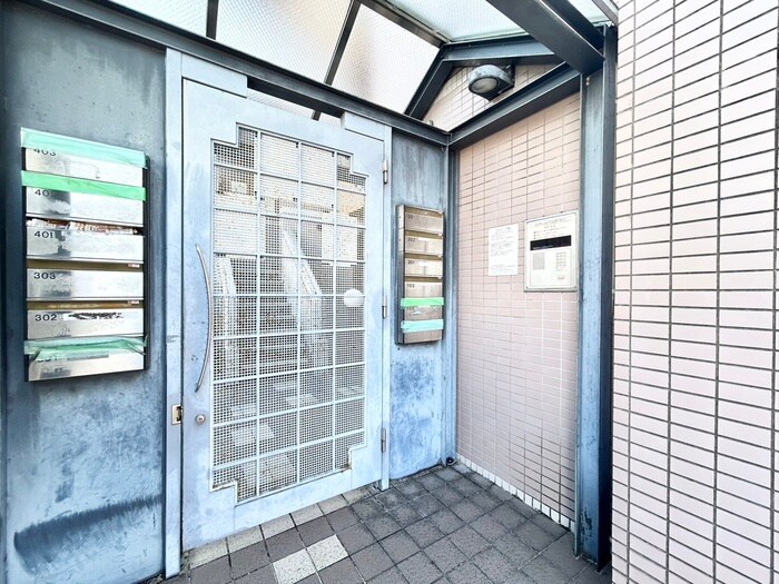 物件外観写真2　(エントランス部分)