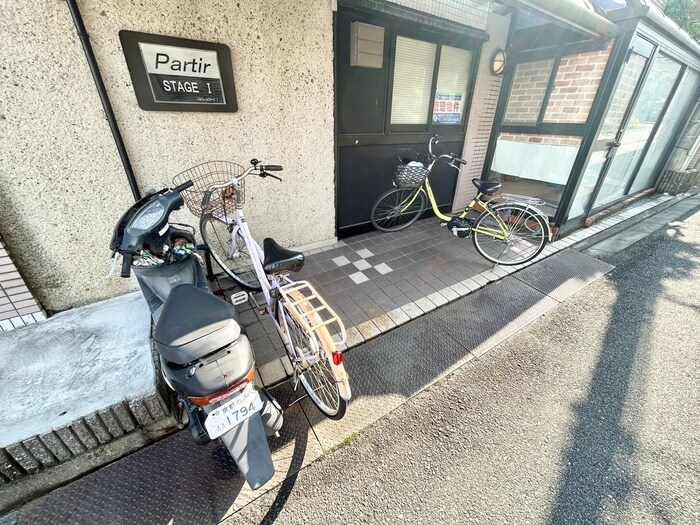 物件外観写真3　(駐輪場)
