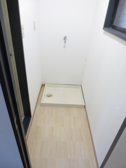 物件内観写真9　(洗濯機置場)