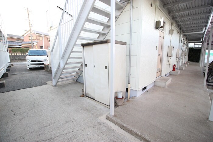 物件外観写真6　(エントランス部分)