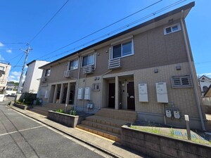 カモンポントロア外観写真