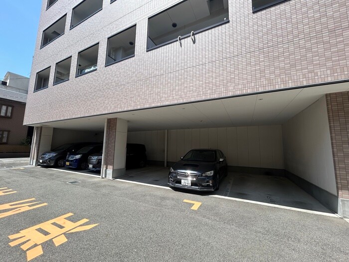 物件外観写真4　(駐車場)