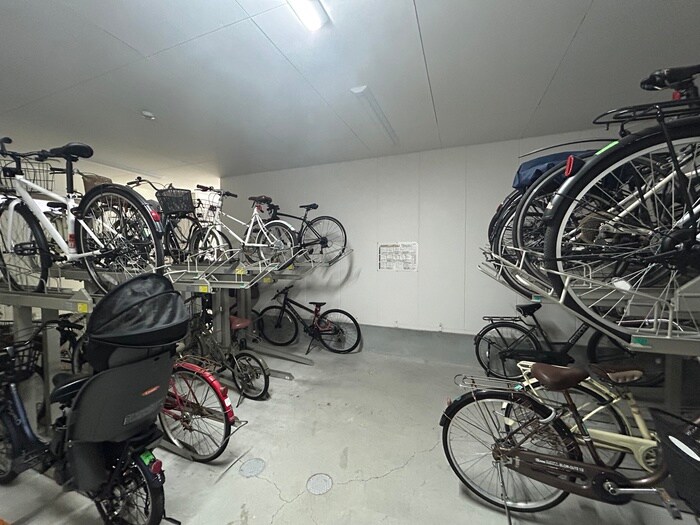 物件外観写真5　(駐輪場)