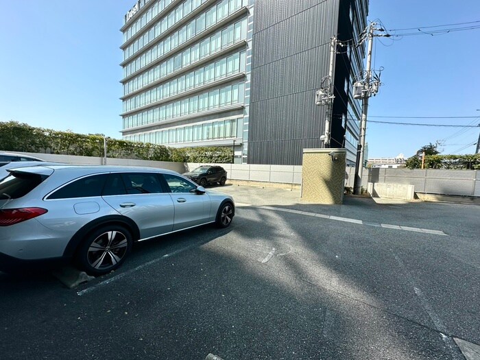 物件外観写真4　(駐車場)