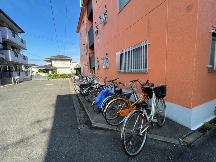 物件外観写真3　(駐輪場)