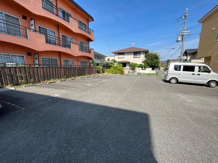物件外観写真4　(駐車場)